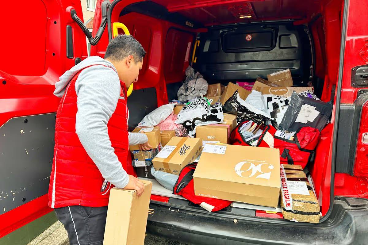 Cheap Courier: The Hidden Reward Point Strategy Australian Businesses Use to Crush Shipping Costs